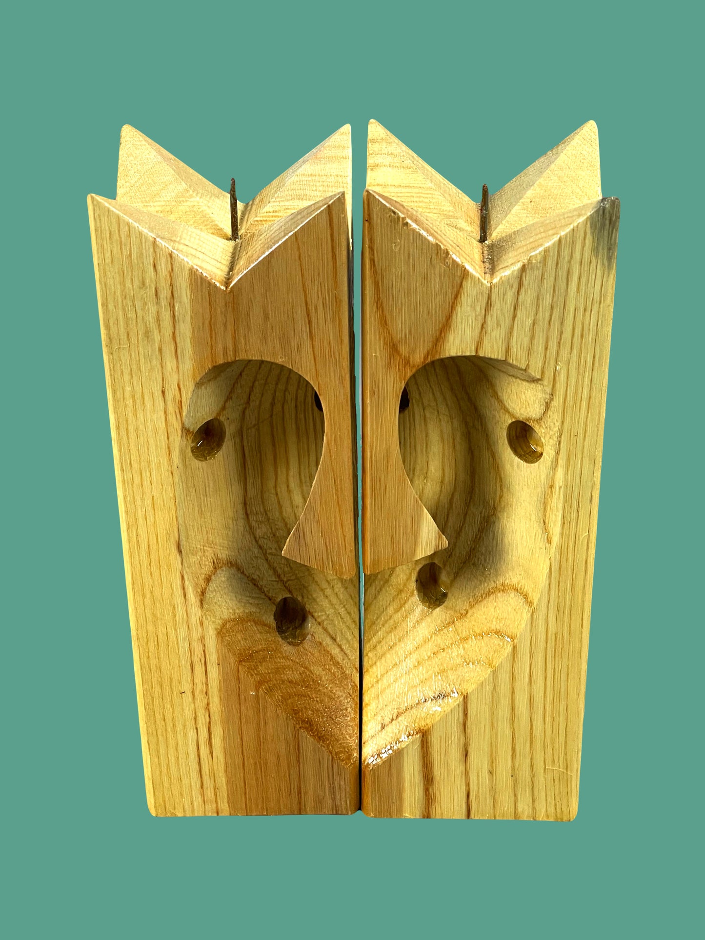 "King Head" playful pinewood single candle holder (2 pieces)