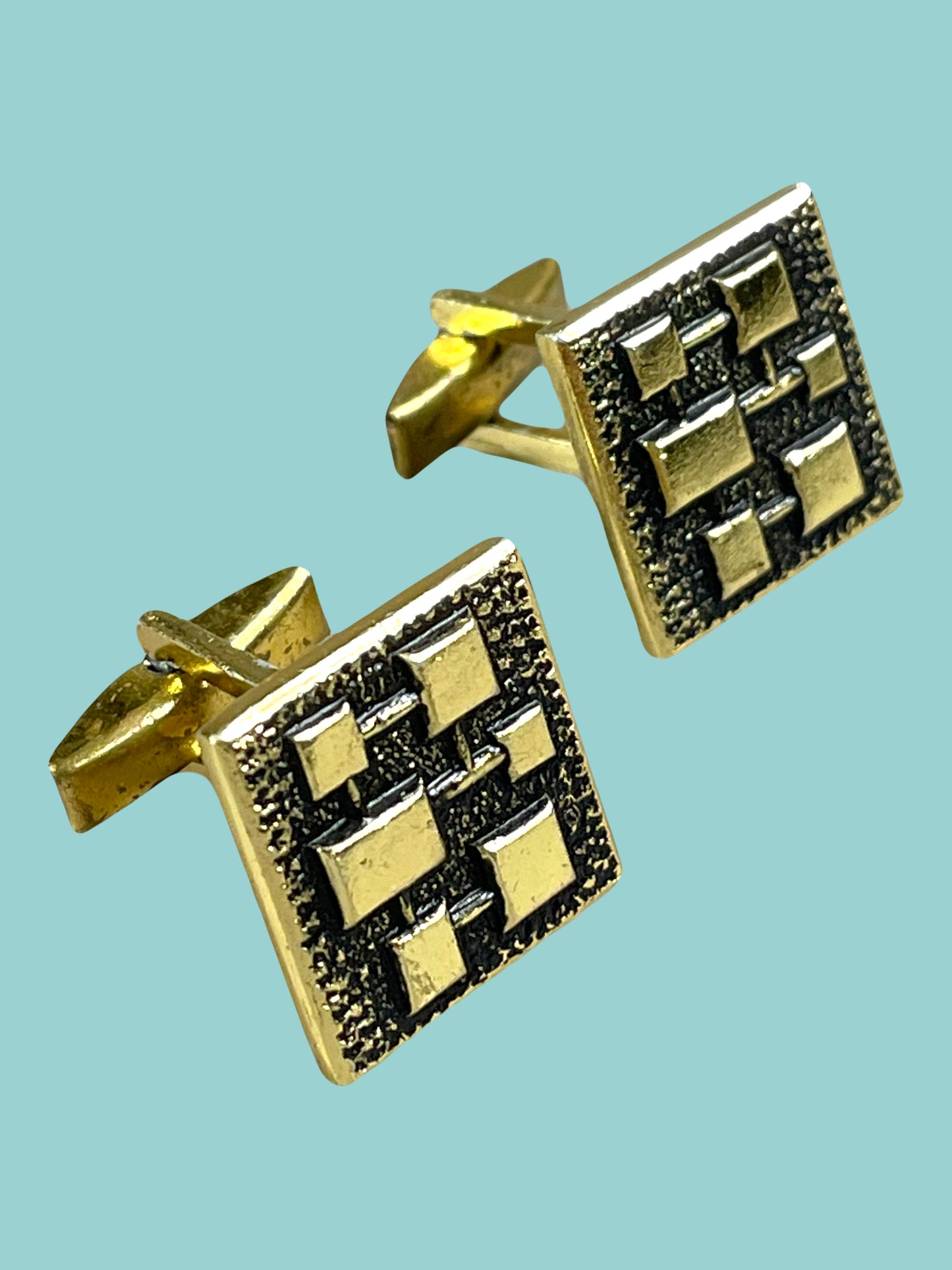 Geometric square golden metal cufflink