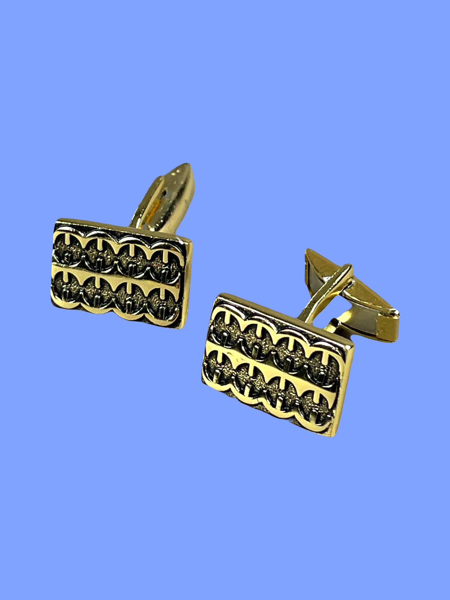 "Stylized chain" rectangular golden metal cufflink