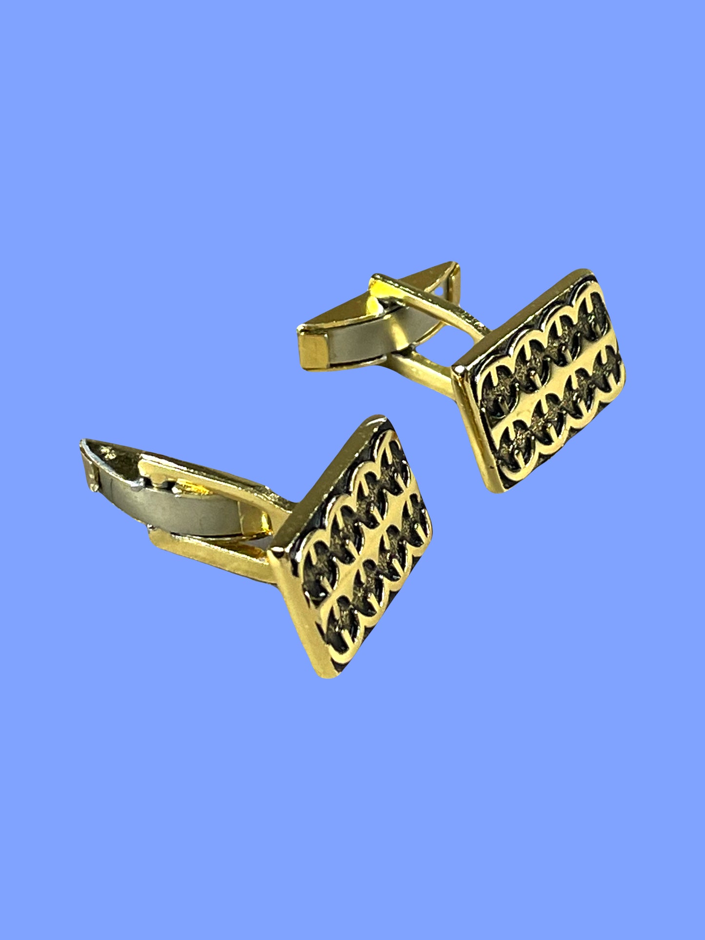 "Stylized chain" rectangular golden metal cufflink