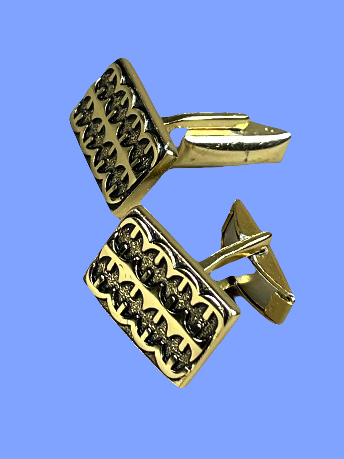 "Stylized chain" rectangular golden metal cufflink