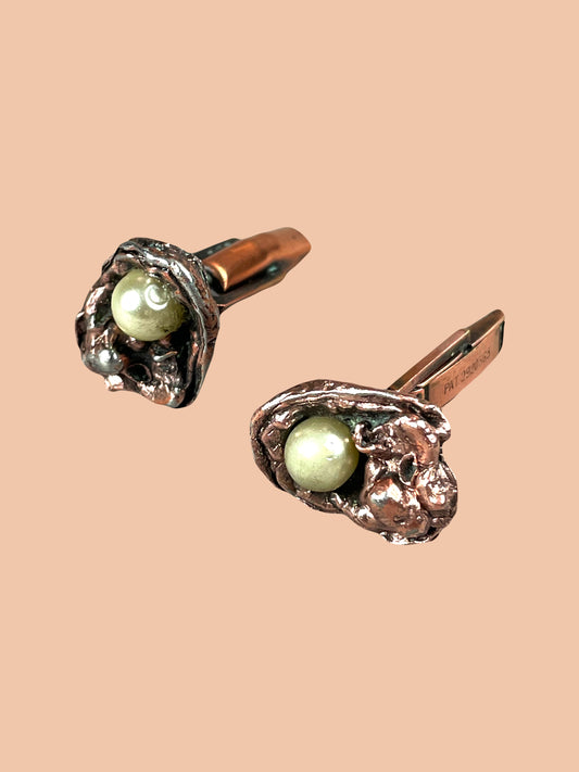 "Oyster" red copper and pearl cufflink