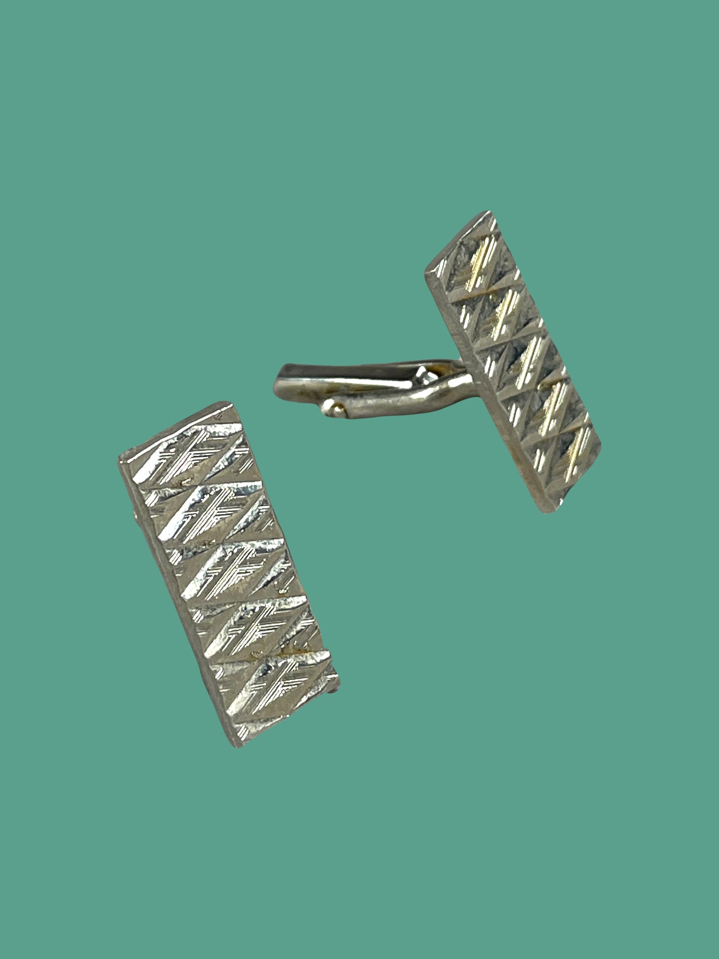 Rectangular silver metal cufflink with geometric decor