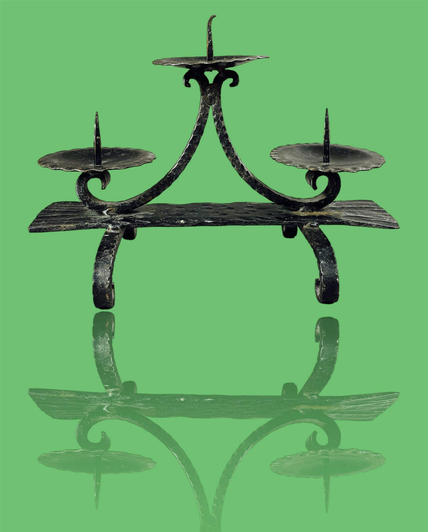 Curvilineal Triple Candleholder