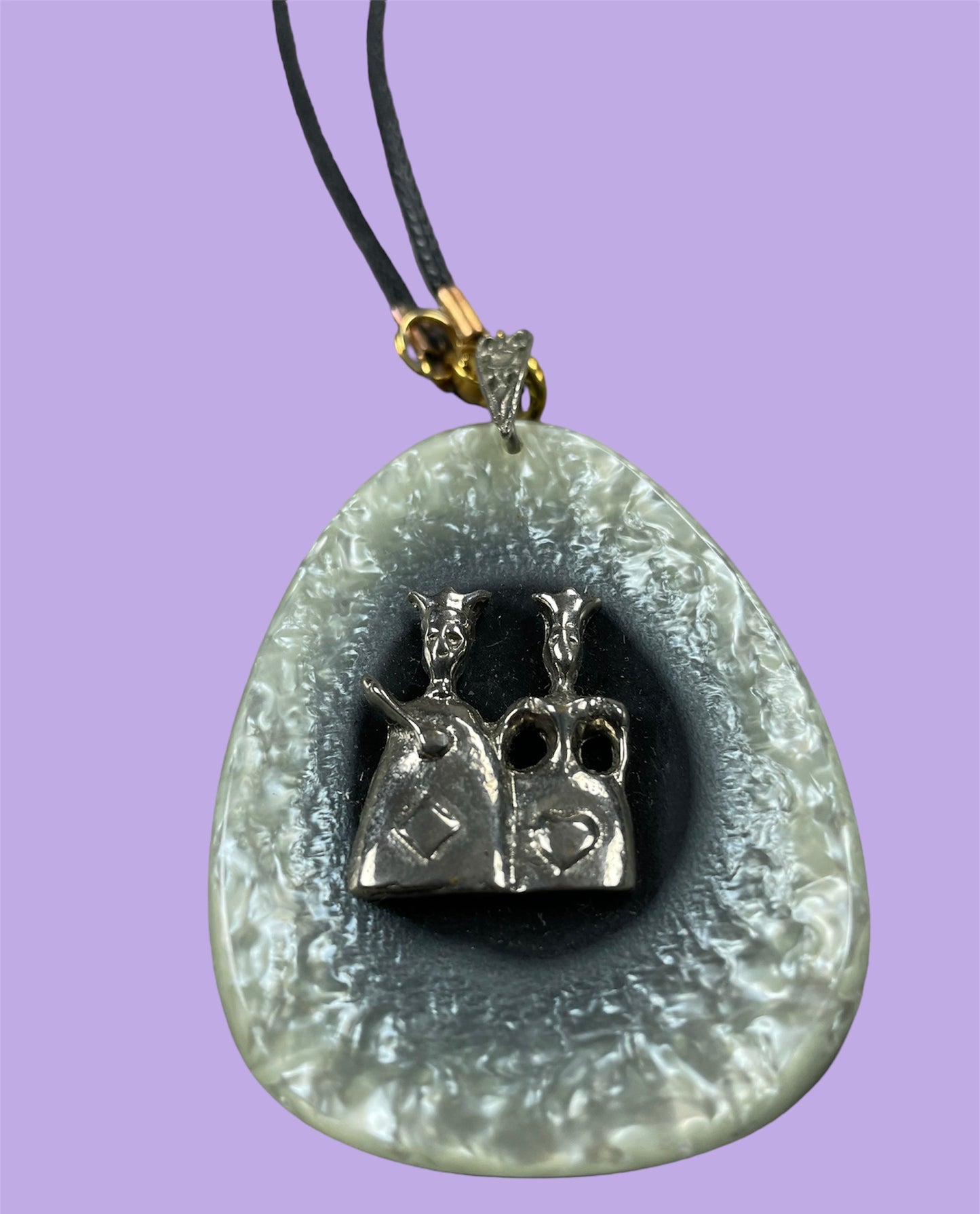 "King of Spades and Queen of Heart" silvered metal on bakelite oval pendant